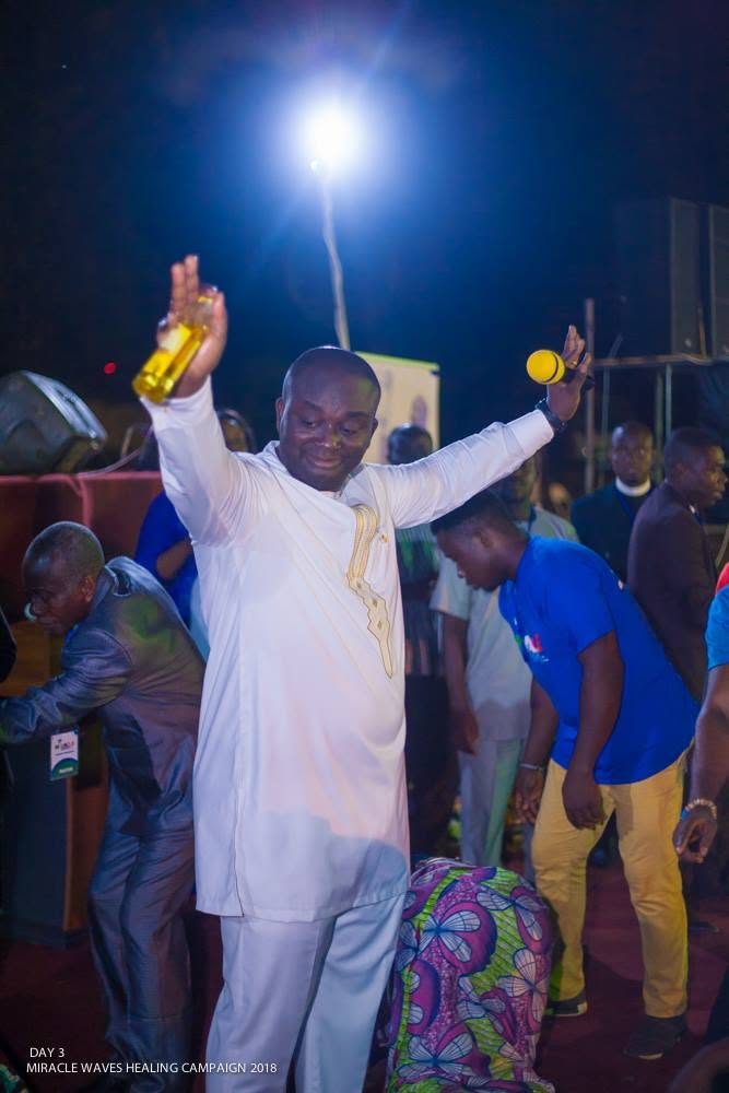 Prayer for the sick during a campaign night
